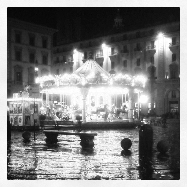 Carousel spinining in the rain during our Italy Trip [blogpost]