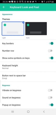 Screenshot of the Grammarly app showing the settings available for customization. Themes, keyboard options.